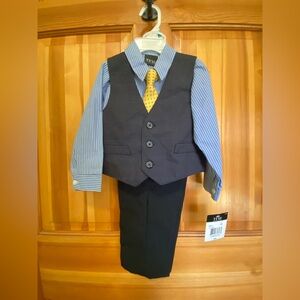 Boys Toddler 4 piece suit set NWT